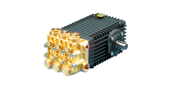 Interpump T2530 Plunjerpomp As rechts Messing pompkop Serie 66, gezien van voren